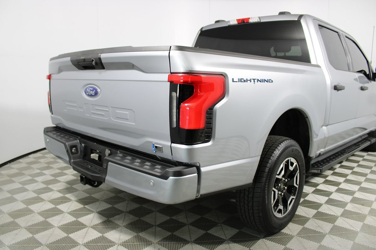 Used 2023 Ford F150 Lightning XLT AWD/4WD image 31