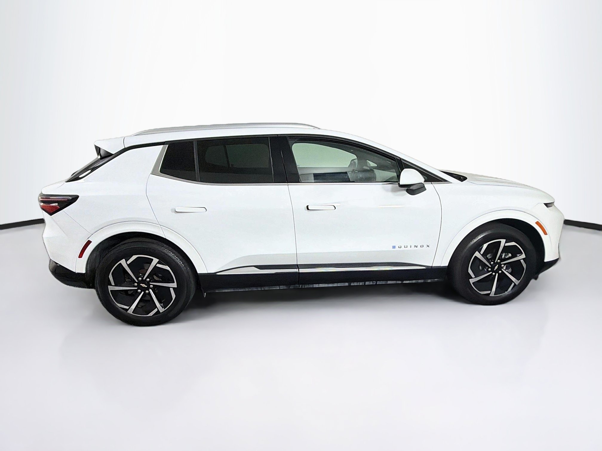 Used 2024 Chevrolet Equinox EV LT FWD image 10