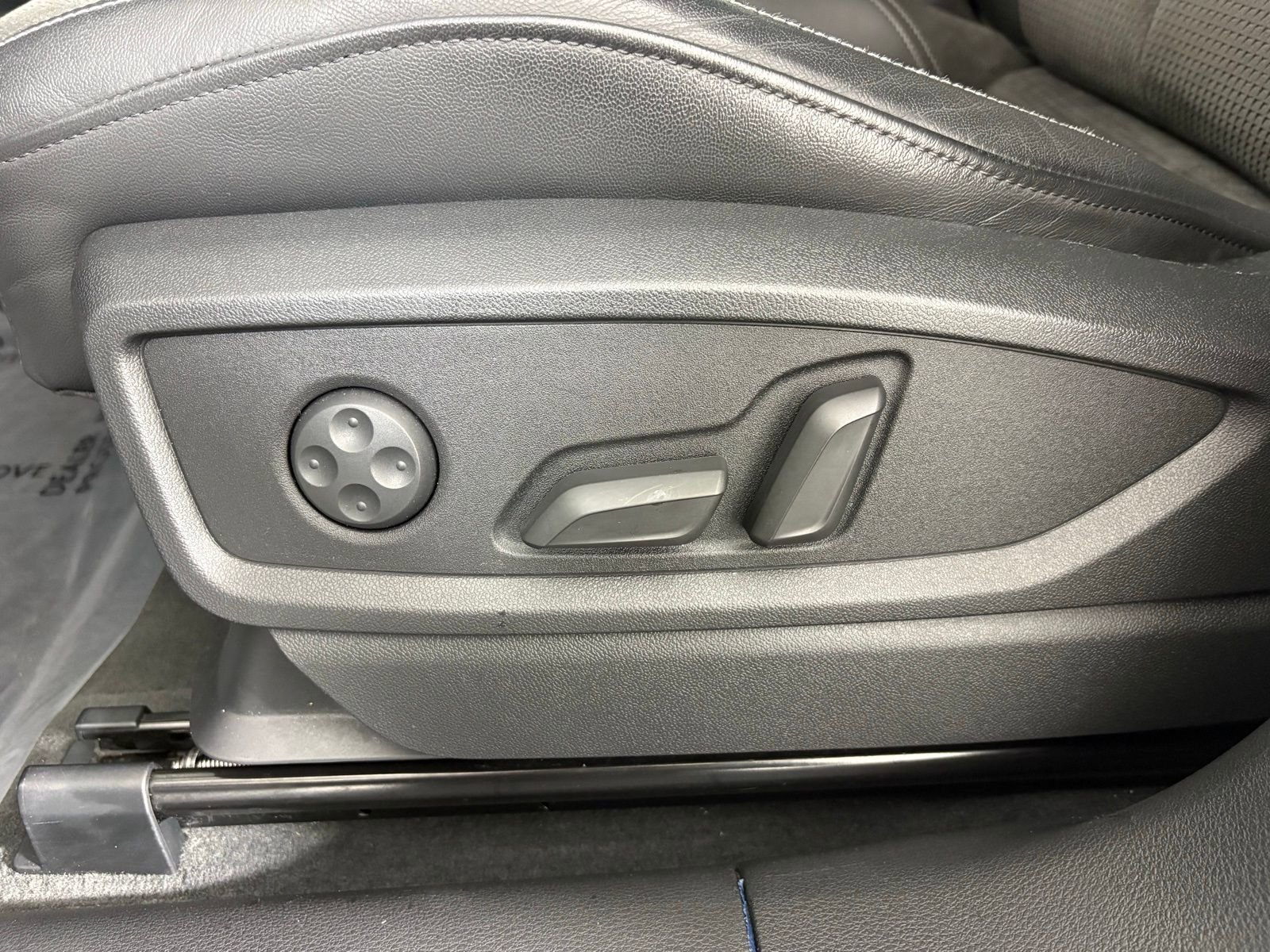 Used 2019 Audi SQ5 Premium Plus w/ Premium Plus Package AWD/4WD image 11