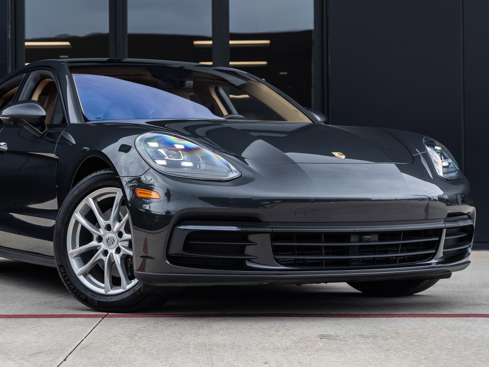Certified 2018 Porsche Panamera image 9