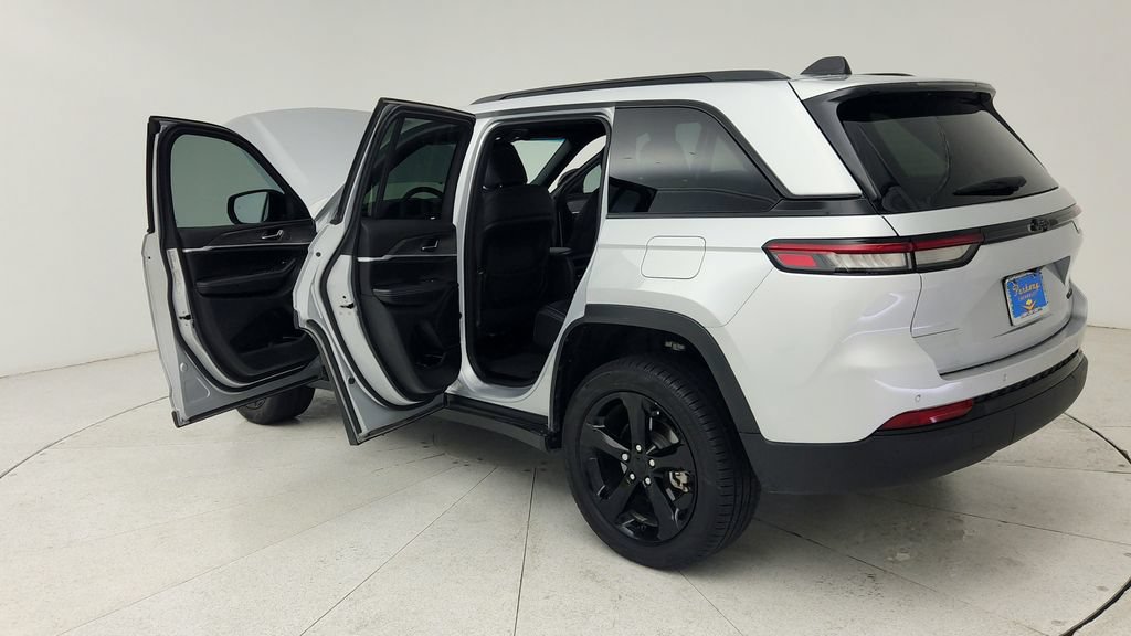 Used 2025 Jeep Grand Cherokee Limited w/ Black Appearance Package RWD image 12