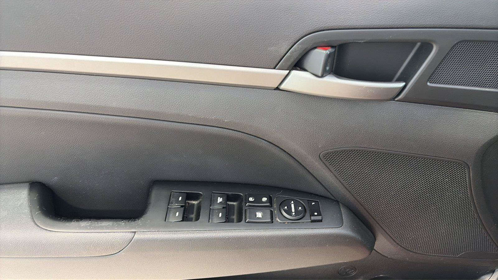 Used 2017 Hyundai Elantra Limited FWD image 22