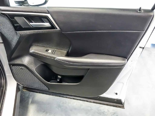 Used 2025 Mitsubishi Outlander SE AWD/4WD image 35