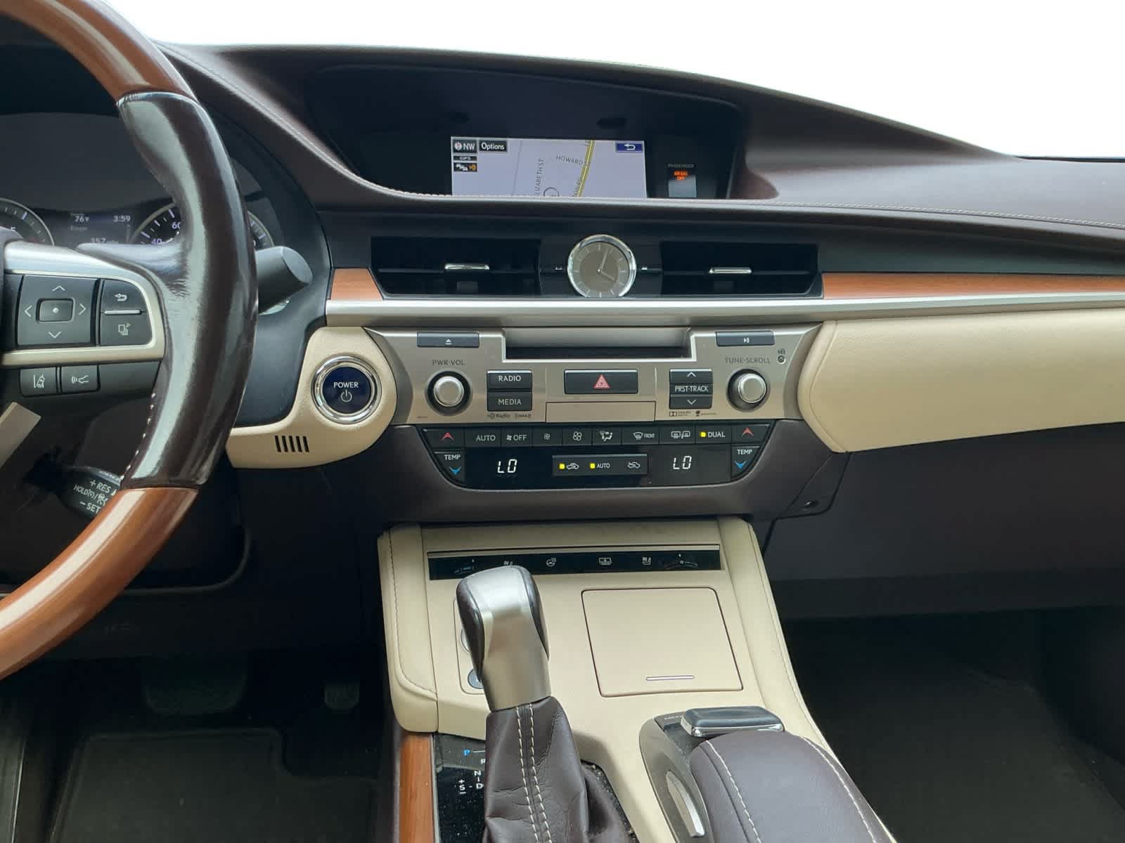 Used 2016 Lexus ES 300h w/ Luxury Package w/Wood Trim FWD image 11
