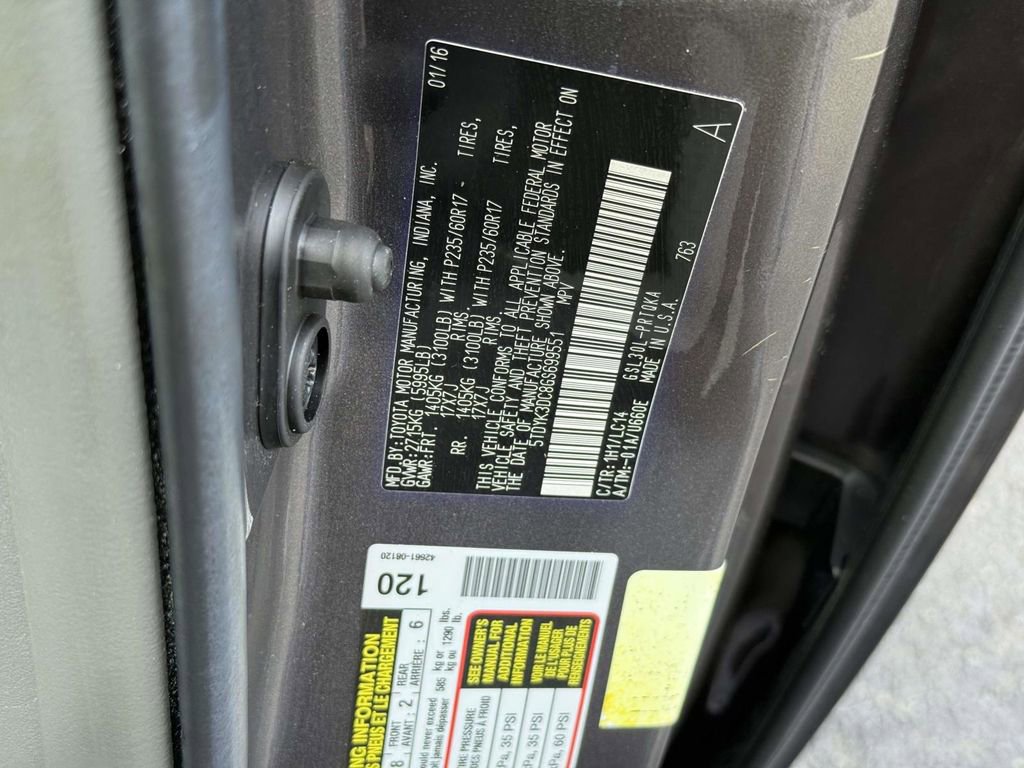 Used 2016 Toyota Sienna XLE w/ XLE Navigation Package image 31