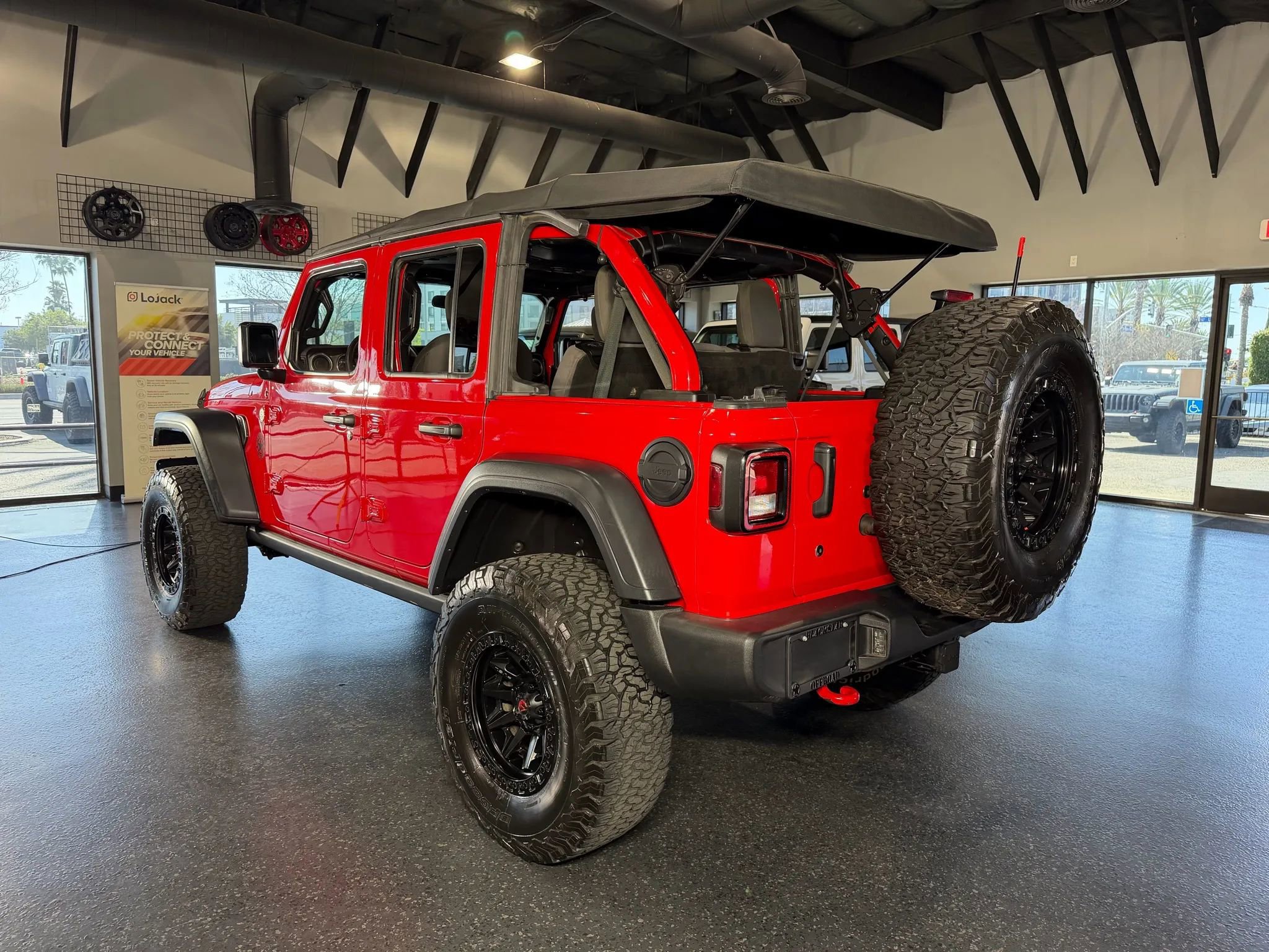 Used 2018 Jeep Wrangler Unlimited Sport image 22