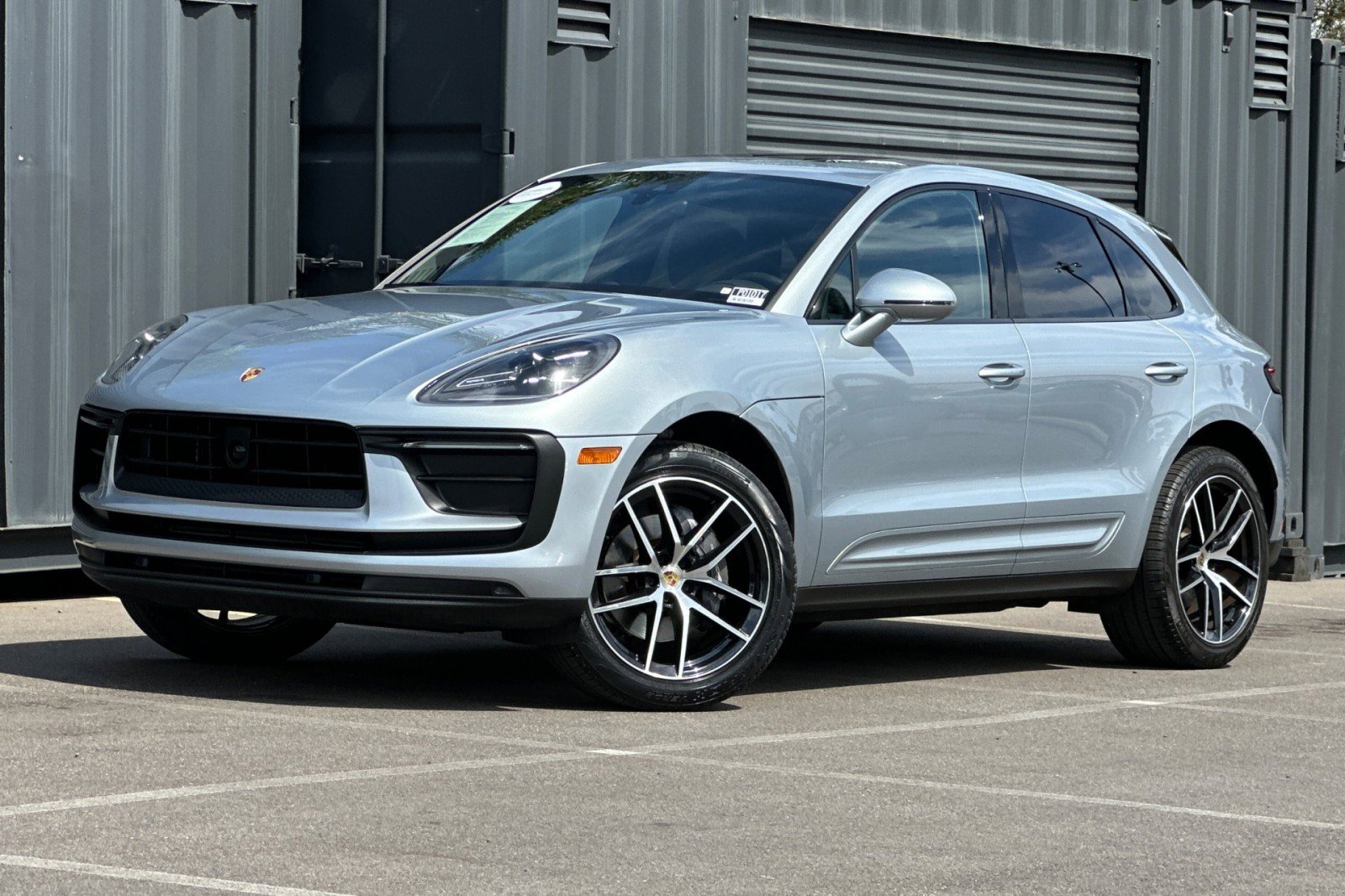 Certified 2023 Porsche Macan AWD/4WD image 1