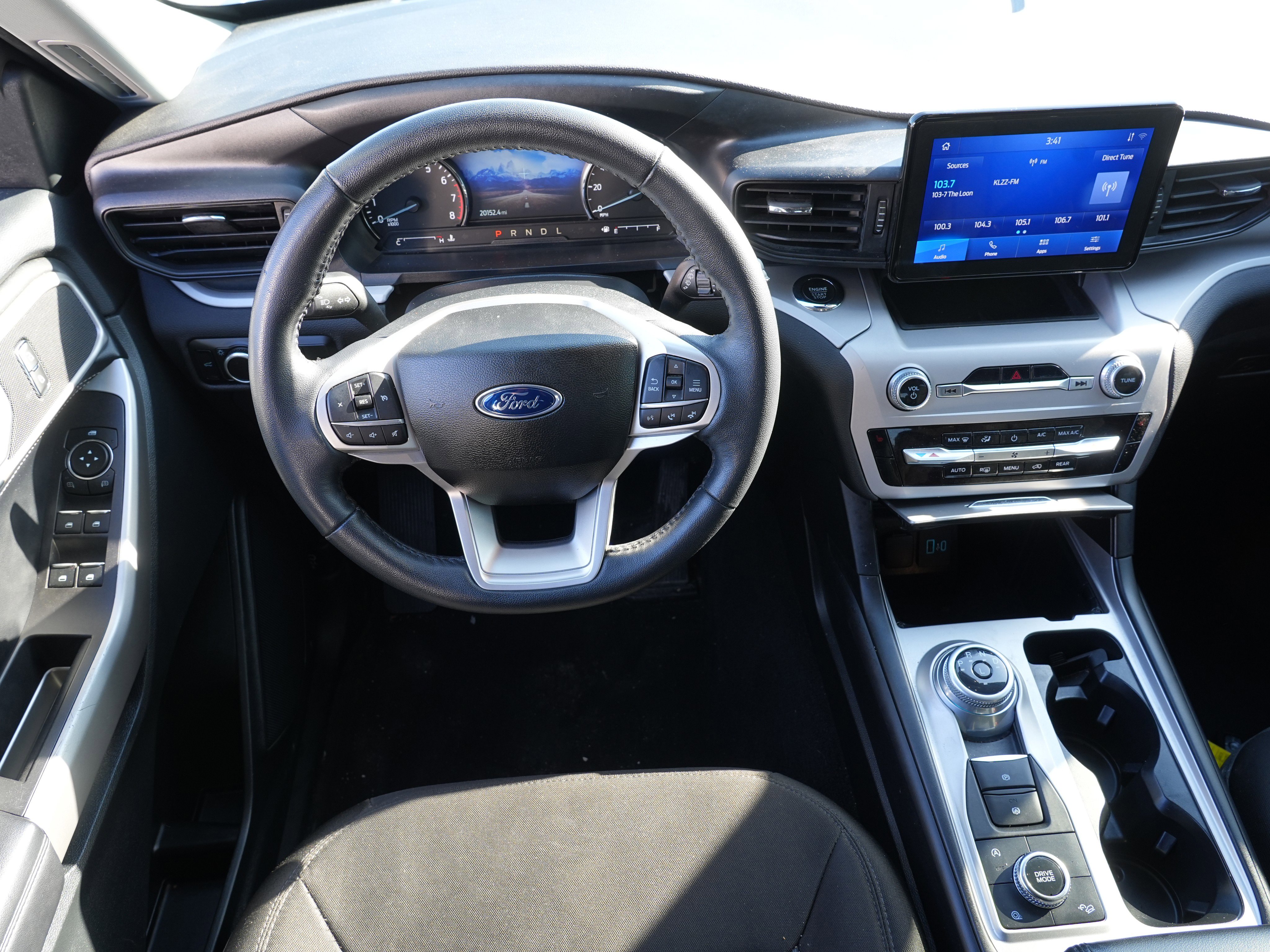 Used 2023 Ford Explorer XLT image 24