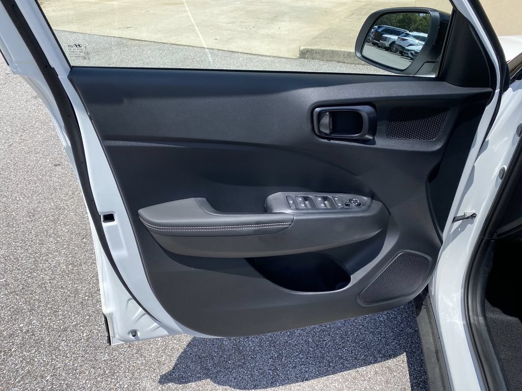 New 2026 Hyundai Venue SEL FWD image 17