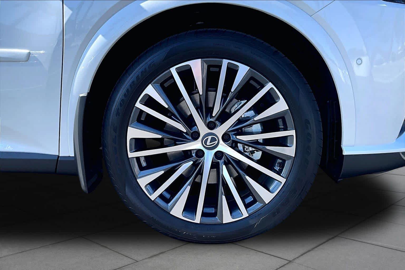 New 2026 Lexus RX 350 w/ Convenience Package AWD/4WD image 9