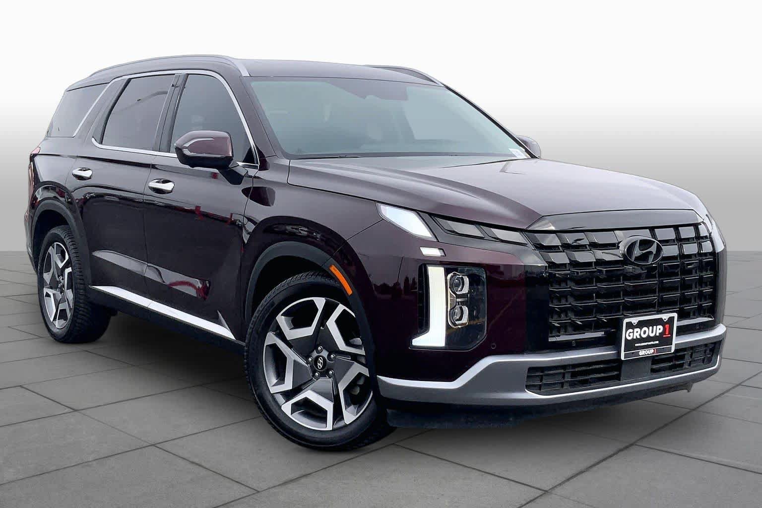 Used 2023 Hyundai Palisade Limited w/ Cargo Package AWD/4WD image 3