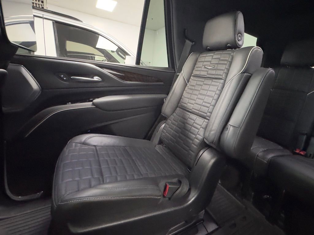 Used 2022 Cadillac Escalade Sport Platinum w/ LPO, ONYX Package image 16