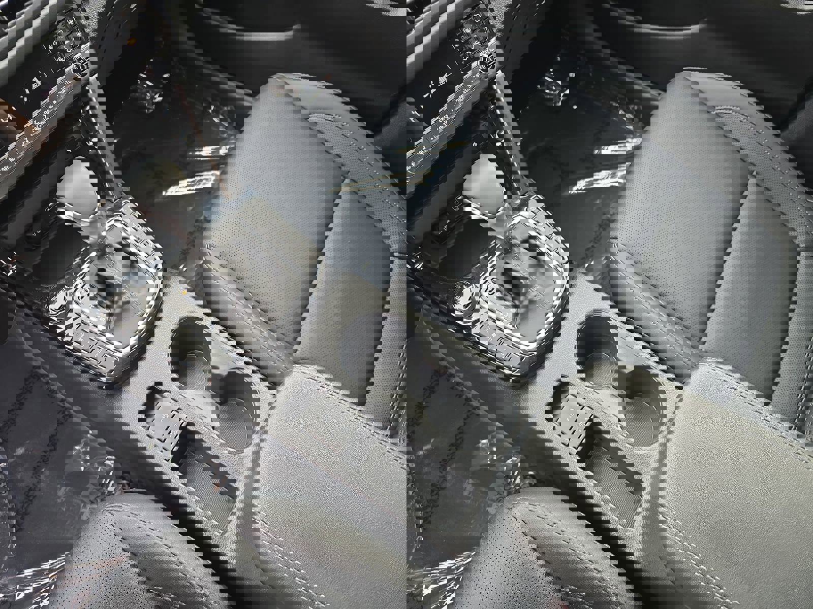 Used 2024 Kia Seltos SX w/ SX Sunroof Package image 26