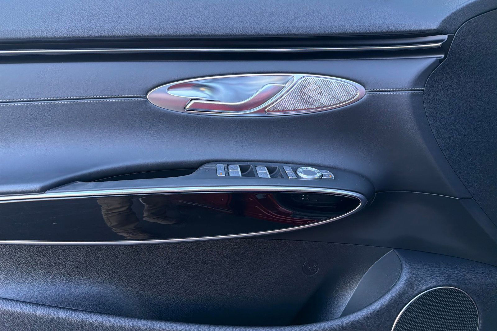 Used 2025 Genesis GV70 2.5T image 12