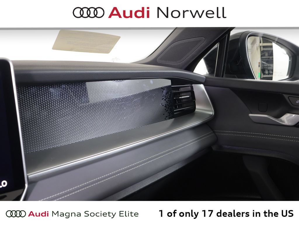 Used 2025 Volkswagen Tiguan SE R-Line AWD/4WD image 5