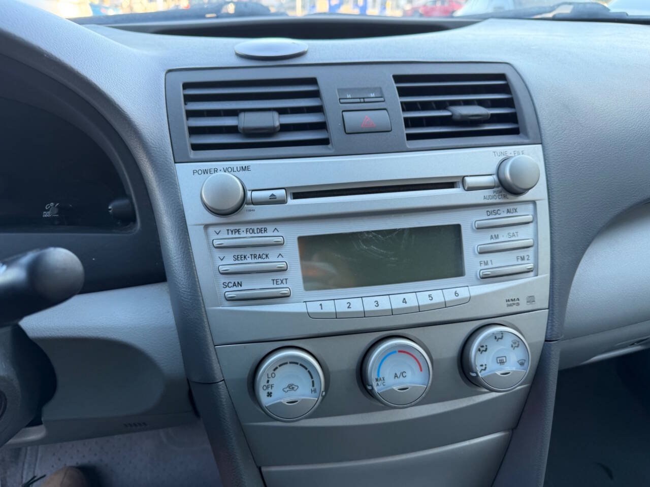 Used 2010 Toyota Camry LE FWD image 9