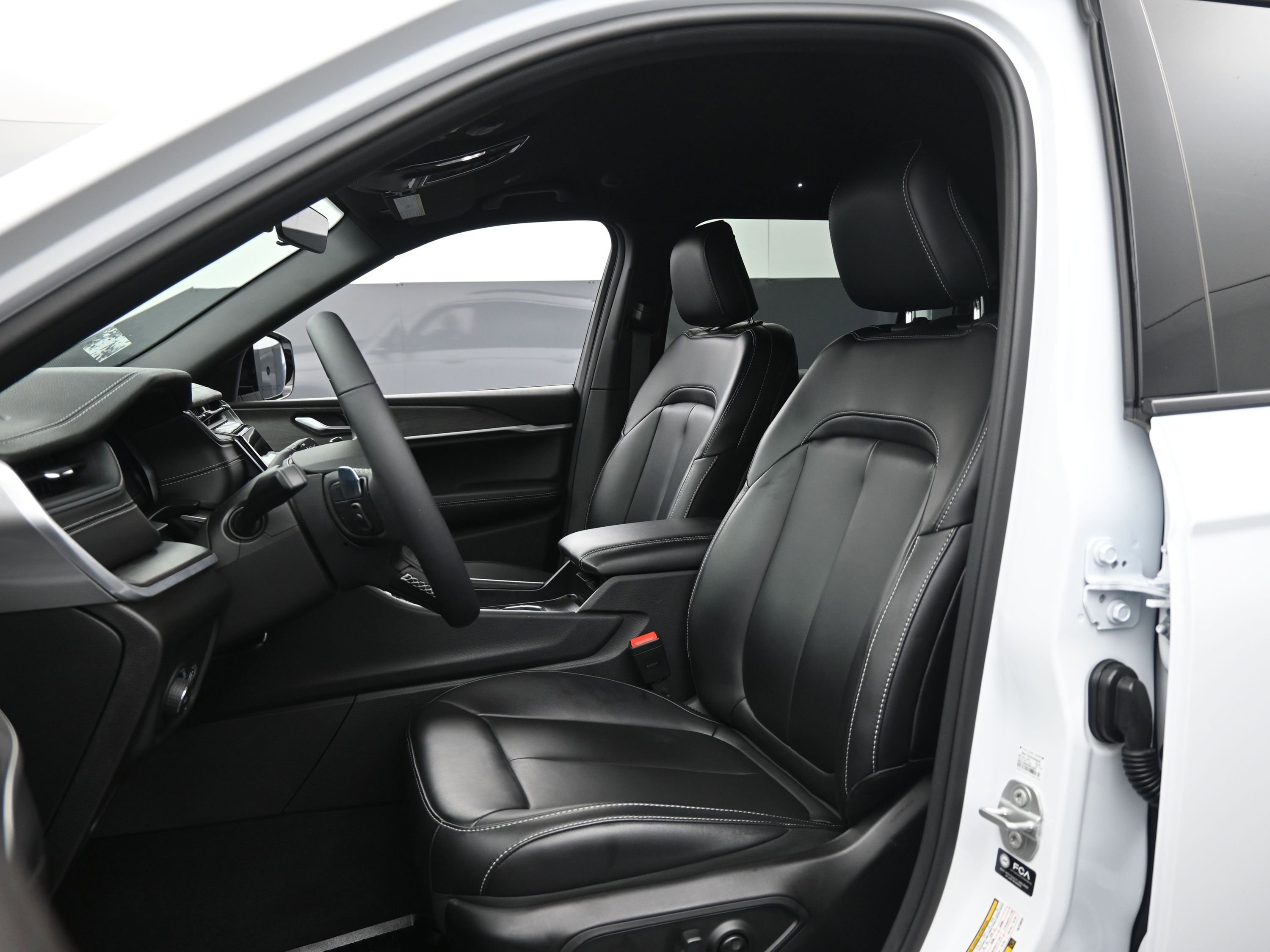 Used 2025 Jeep Grand Cherokee L Limited image 19