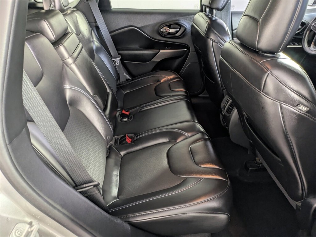 Used 2019 Jeep Cherokee Latitude Plus w/ Comfort/Convenience Group image 29