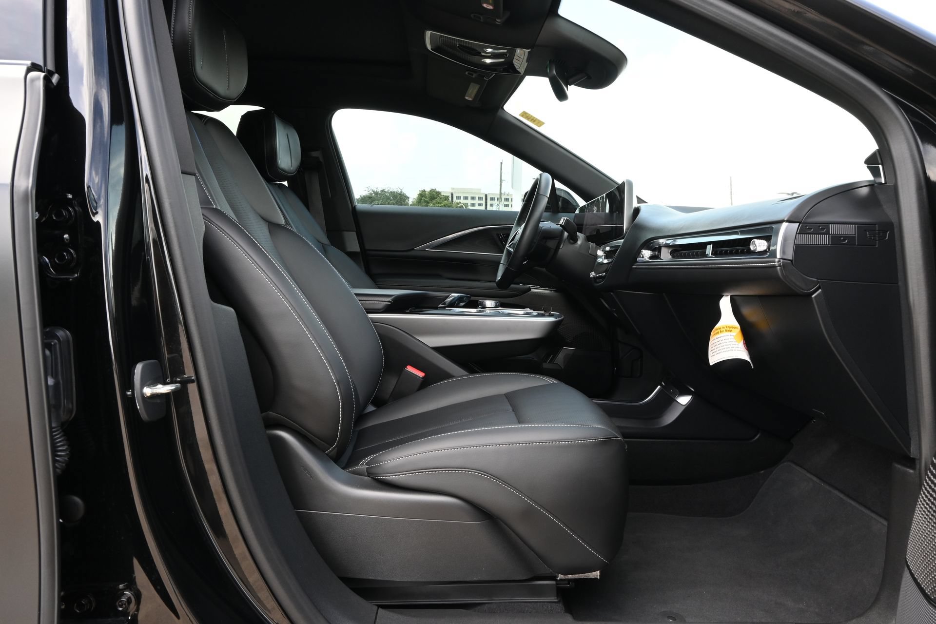 Certified 2024 Cadillac Lyriq Luxury RWD image 25
