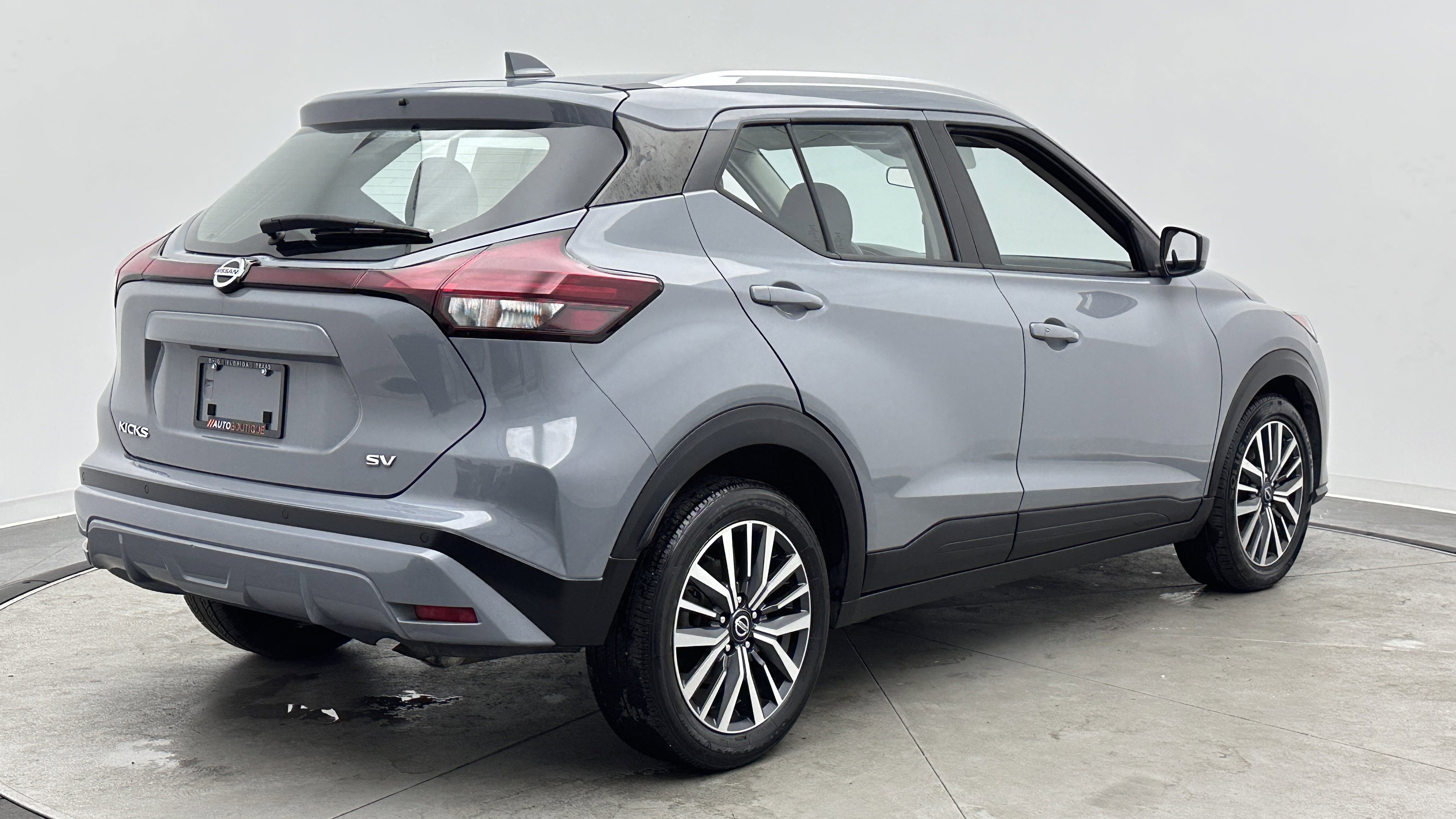 Used 2021 Nissan Kicks SV FWD image 7
