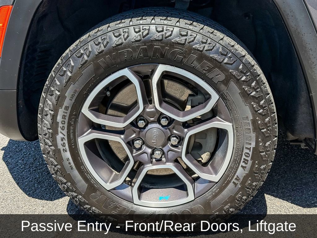 Used 2023 Jeep Grand Cherokee Trailhawk w/ Advanced Protech Group II AWD/4WD image 11