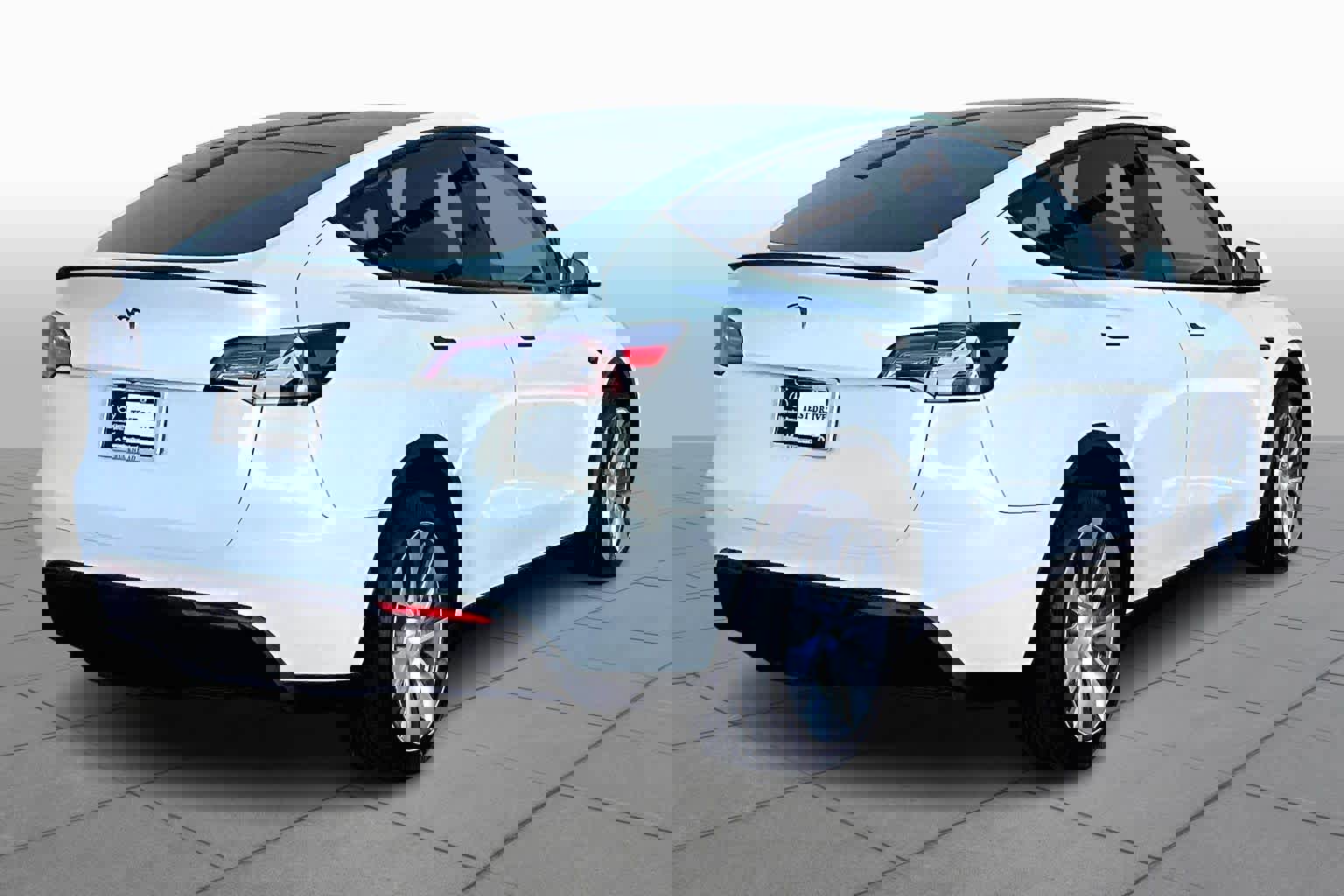 Used 2021 Tesla Model Y Long Range image 11