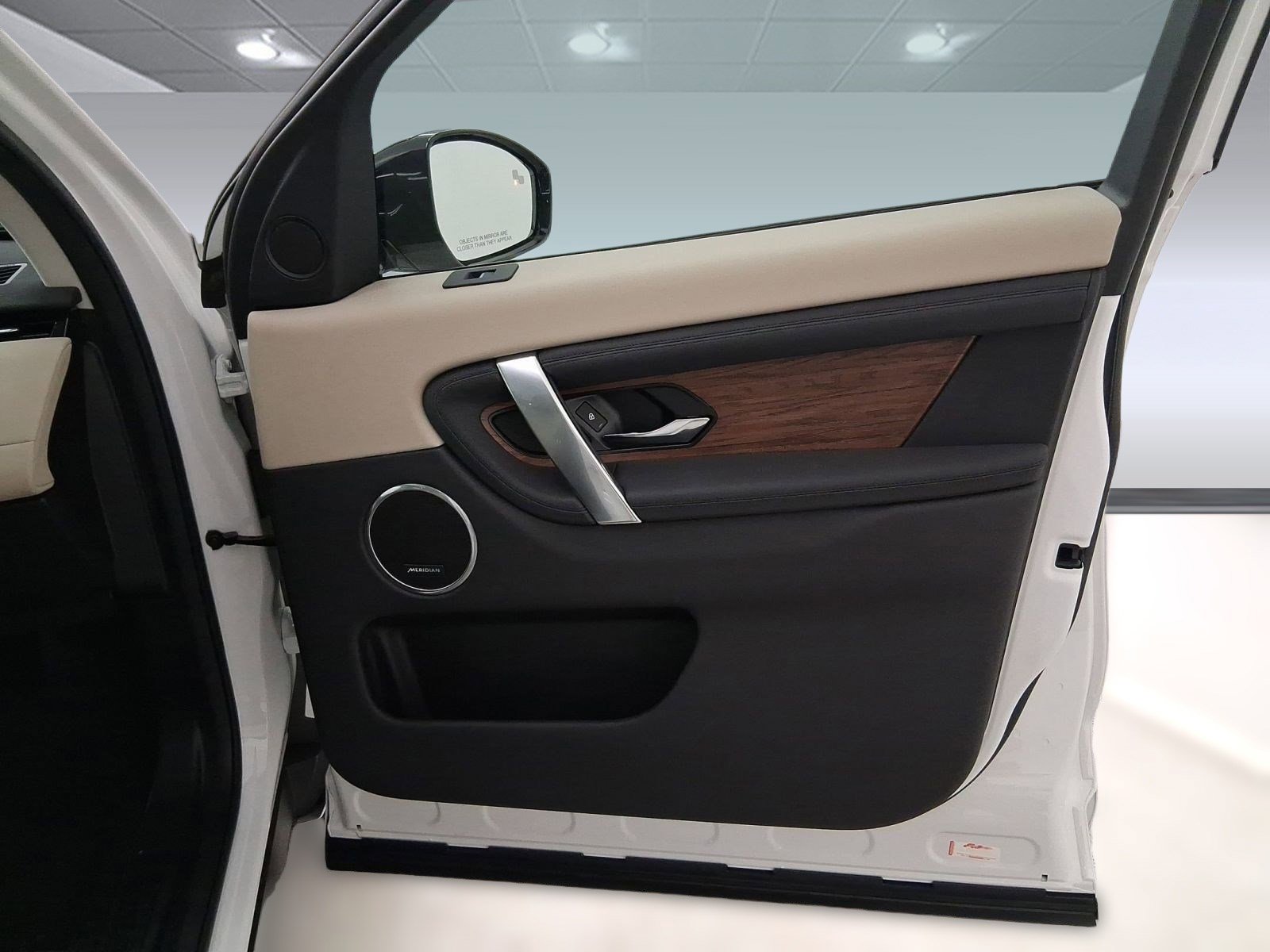 Used 2025 Land Rover Discovery Sport S image 35