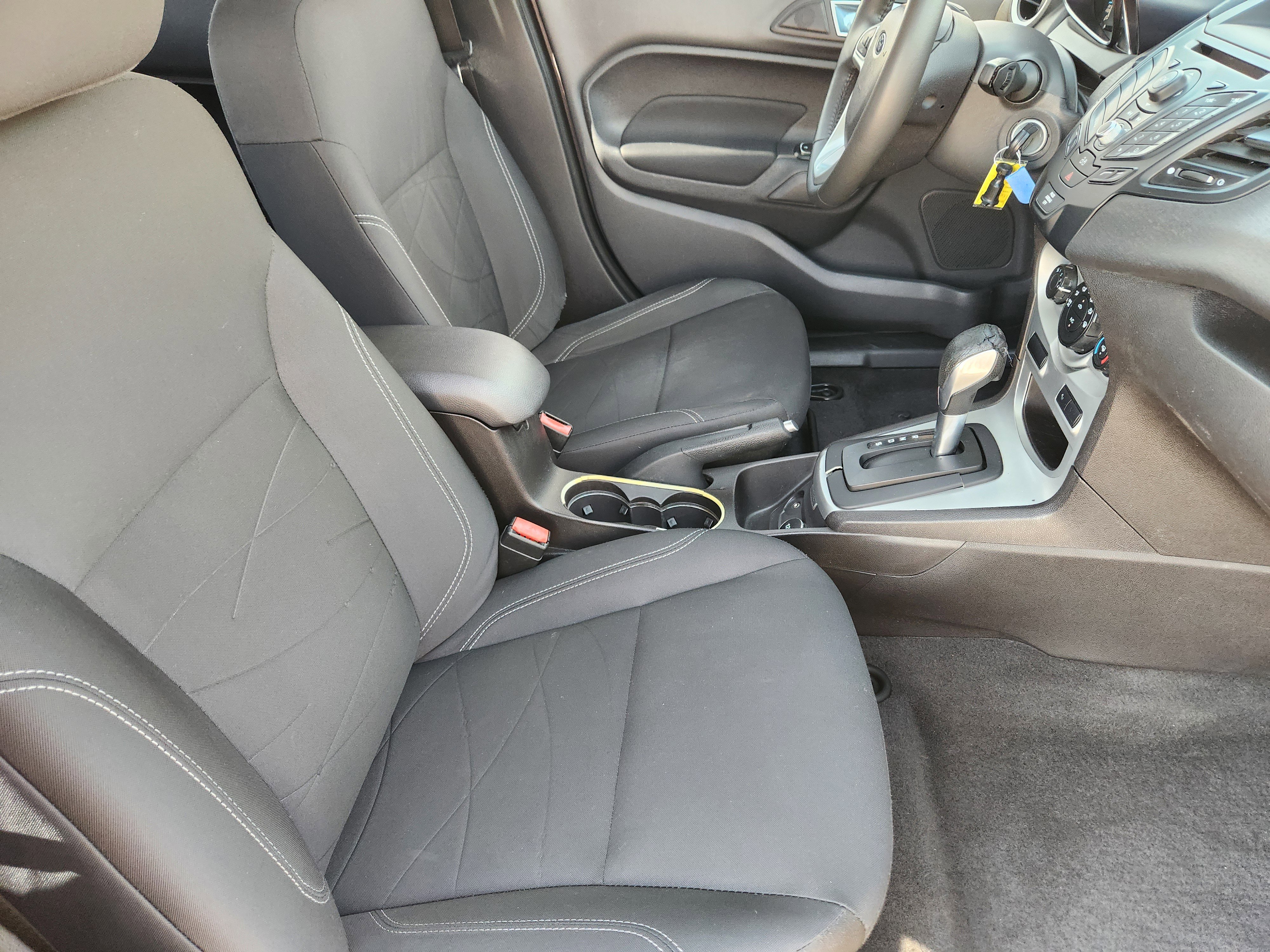 Used 2015 Ford Fiesta SE image 14