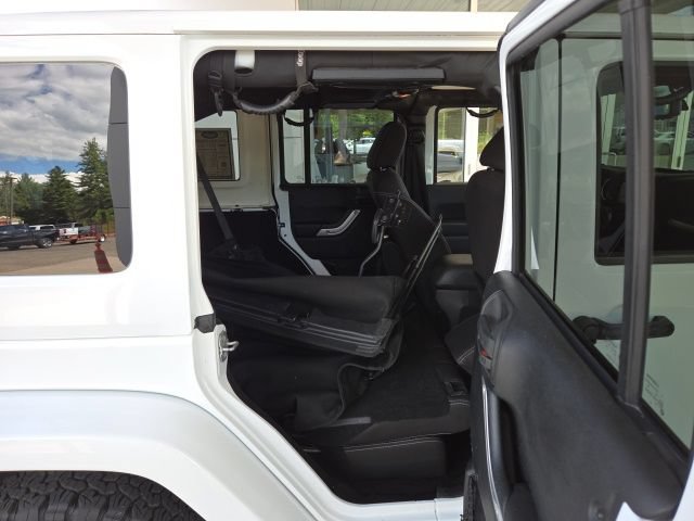 Used 2015 Jeep Wrangler Unlimited Sahara w/ Connectivity Group AWD/4WD image 47