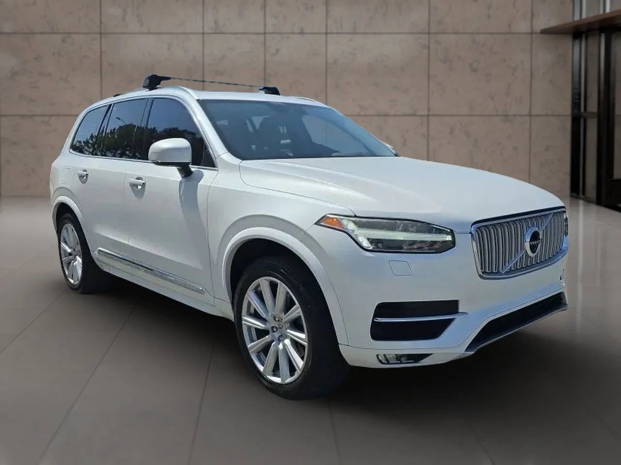Used 2016 Volvo XC90 T6 Inscription w/ Vision Package image 3
