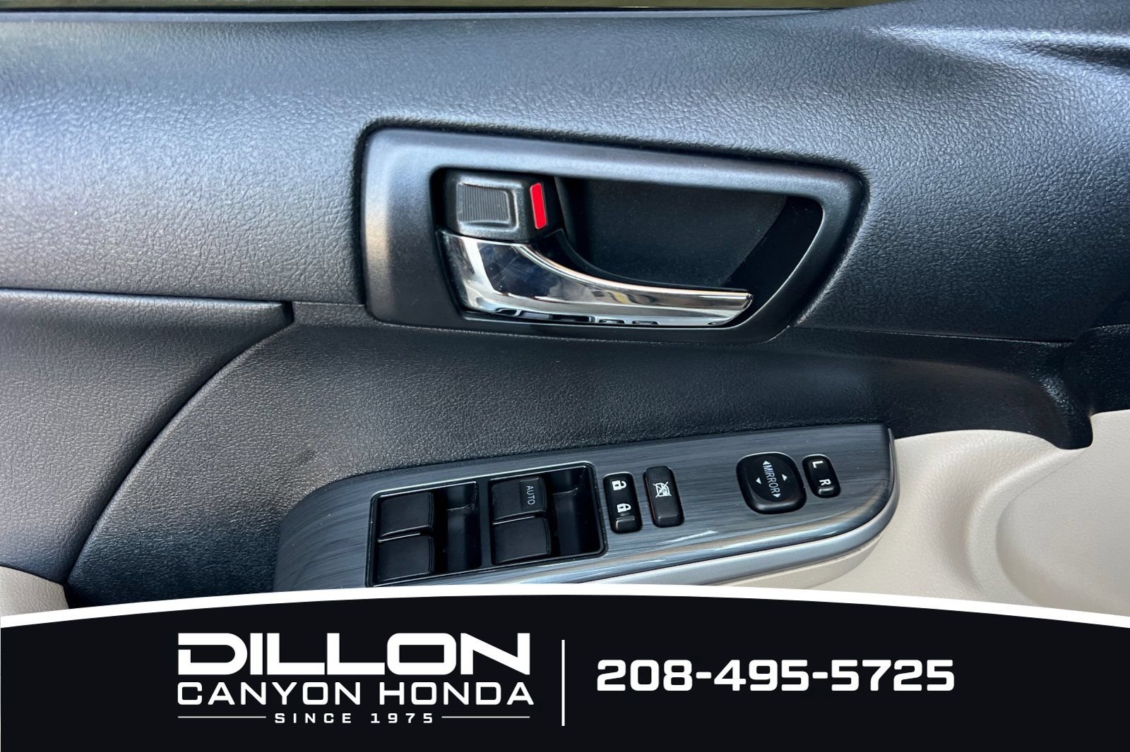 Used 2014 Toyota Camry LE FWD image 11