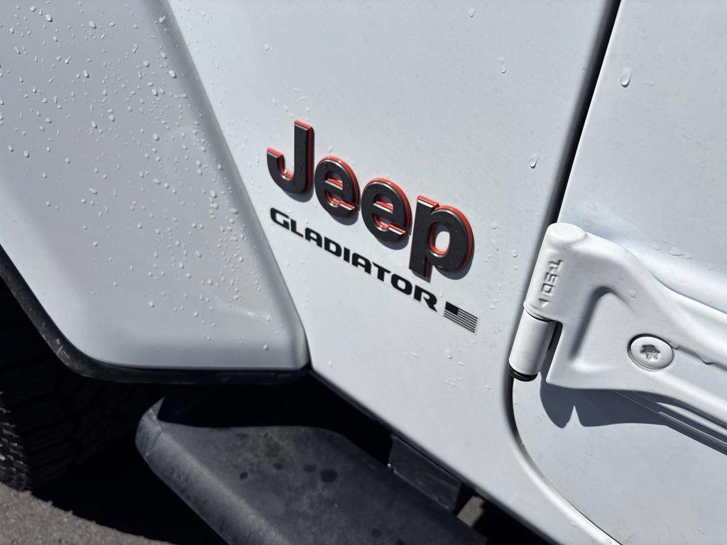 Used 2025 Jeep Gladiator Mojave AWD/4WD image 7