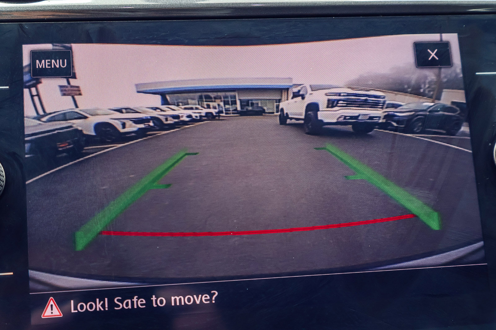 Used 2017 Volkswagen e-Golf SE w/ DC Fast Charging Package image 5