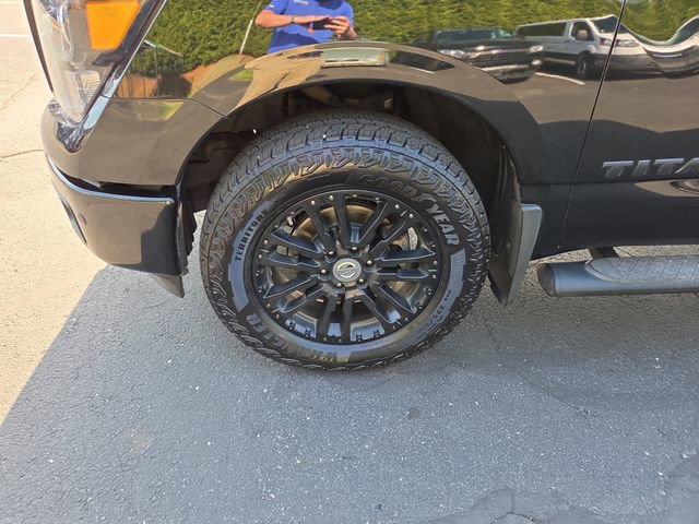 Used 2019 Nissan Titan SV w/ SV Convenience Package image 18