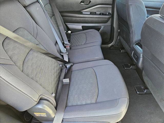 Used 2024 Nissan Pathfinder SV image 19