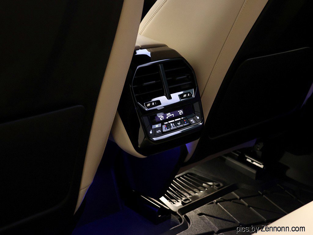 Certified 2024 BMW iX xDrive50 w/ Premium Package image 15