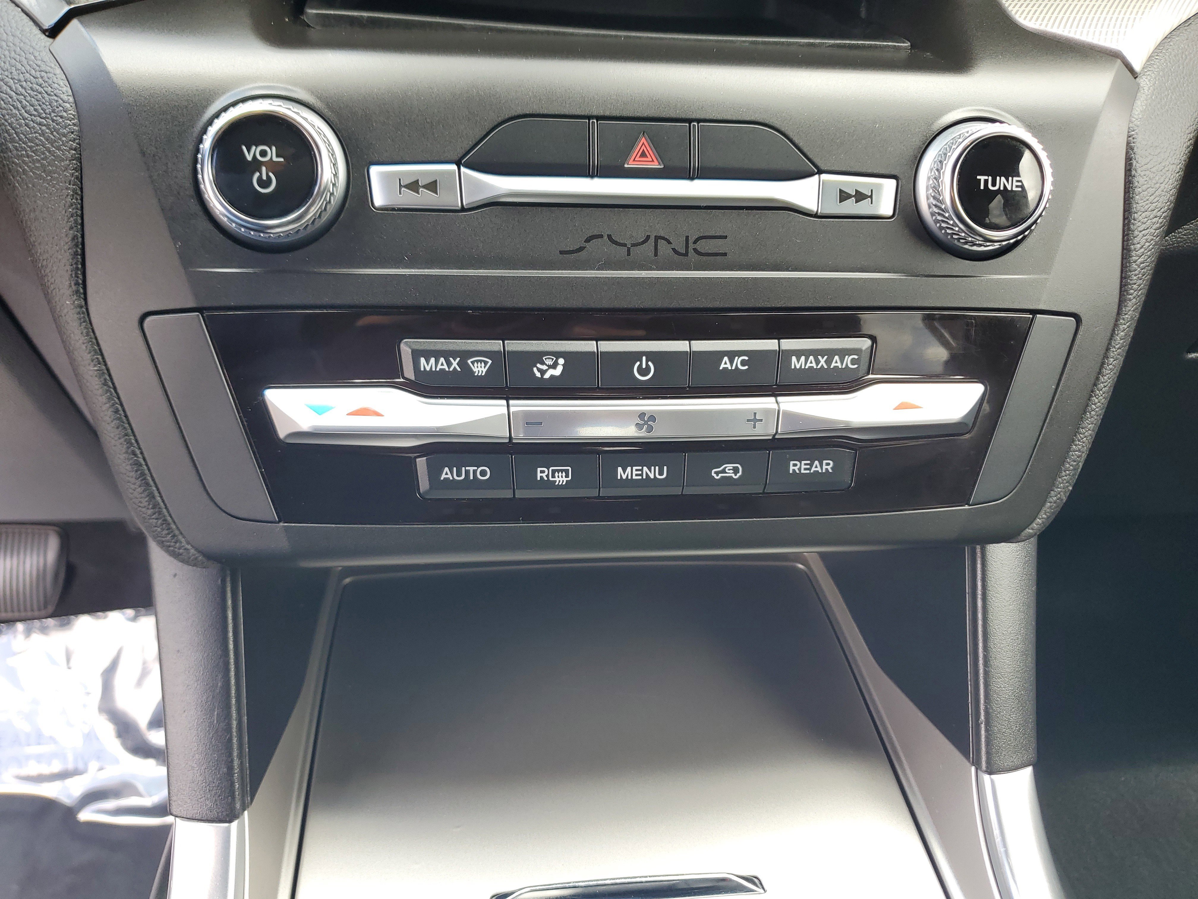 Used 2020 Ford Explorer XLT w/ Equipment Group 202A image 31