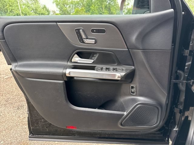 Used 2021 Mercedes-Benz GLB 250 4MATIC w/ Premium Package image 22