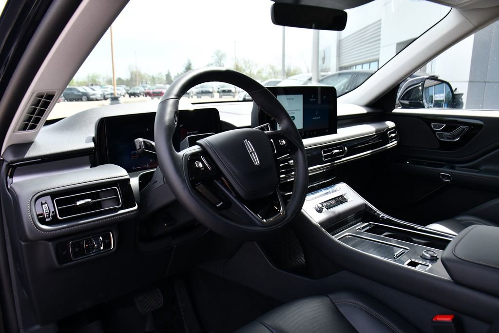 New 2026 Lincoln Aviator AWD image 11