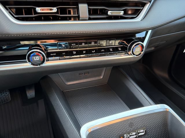New 2027 Chevrolet Equinox LT w/ Convenience Package II FWD image 28
