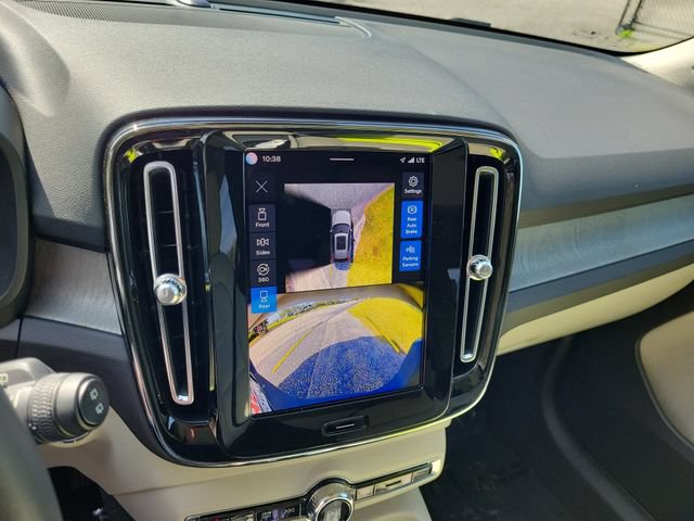 Used 2024 Volvo XC40 B5 Plus w/ Protection Package Premier AWD/4WD image 30