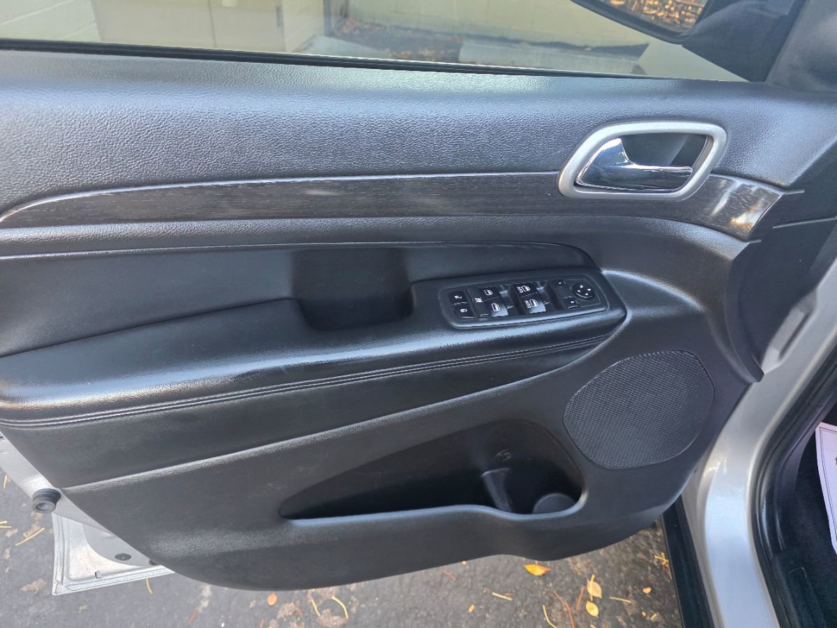 Used 2018 Jeep Grand Cherokee Laredo image 24