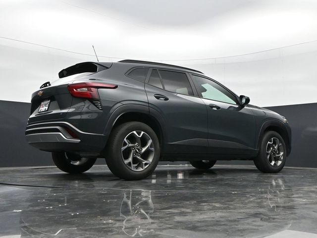 Used 2025 Chevrolet Trax LT w/ LT Convenience Package FWD image 37