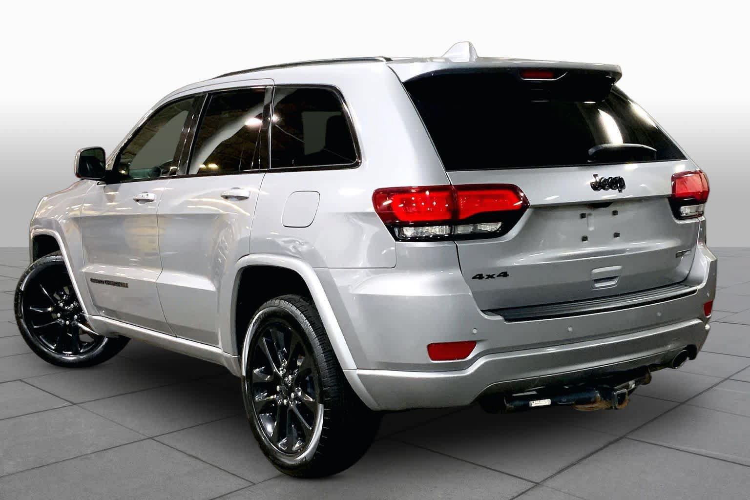 Used 2020 Jeep Grand Cherokee Altitude AWD/4WD image 12