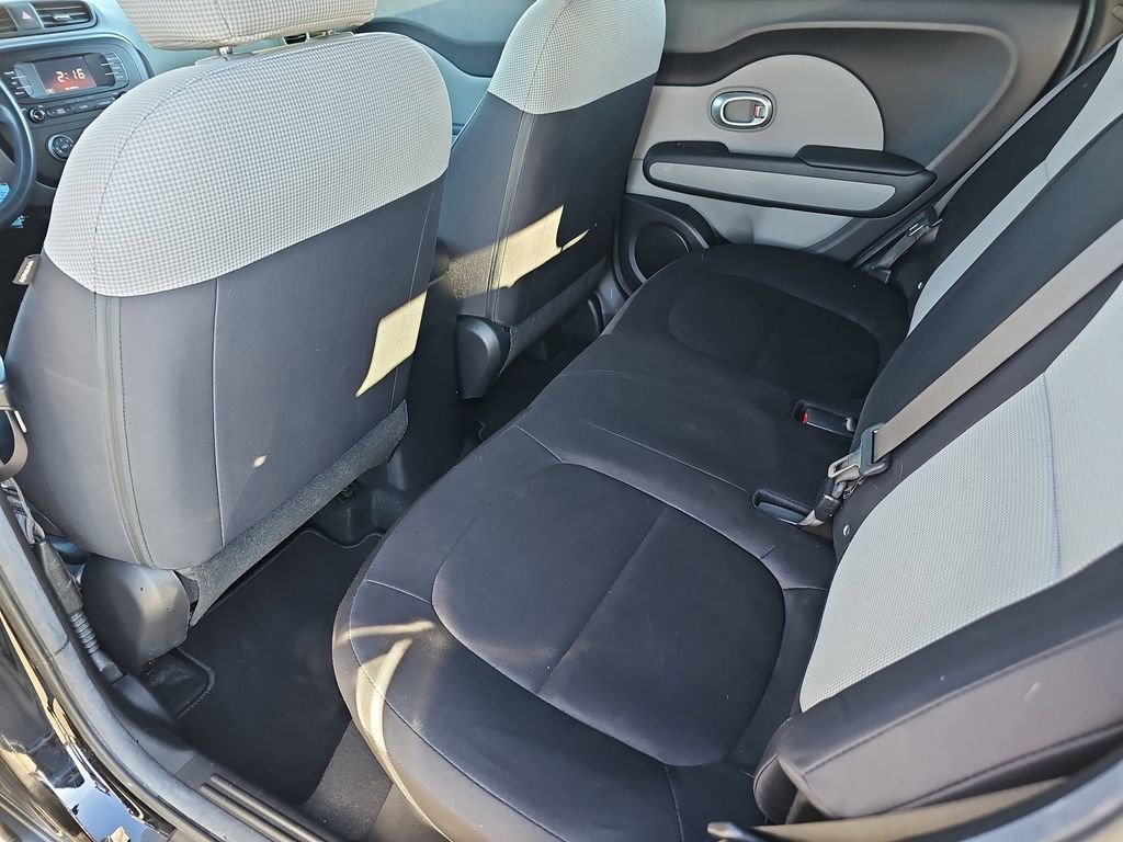 Used 2015 Kia Soul Base image 16