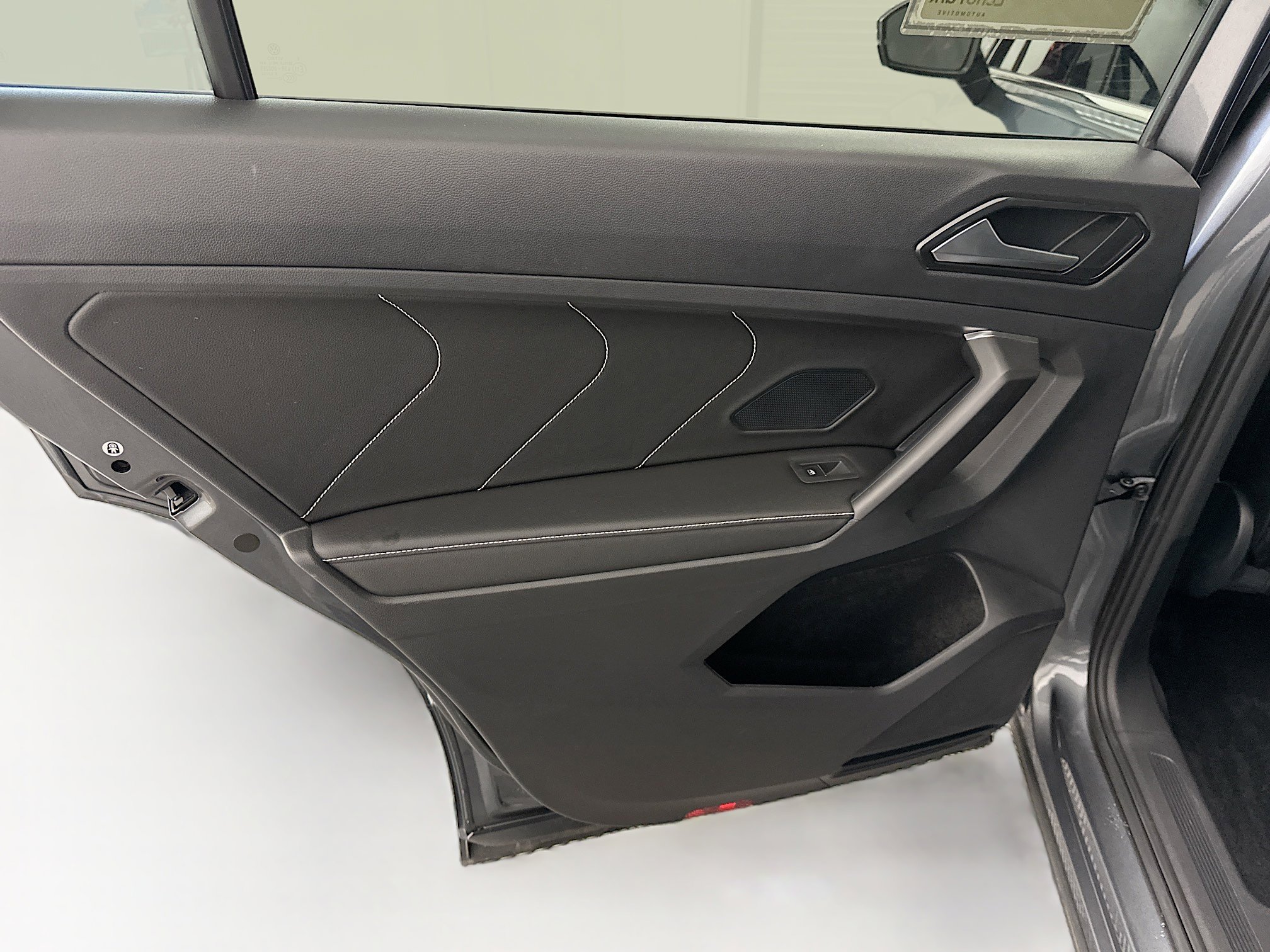 Used 2022 Volkswagen Tiguan SE image 28