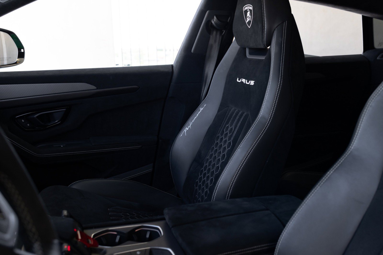 Used 2023 Lamborghini Urus Performante AWD/4WD image 59