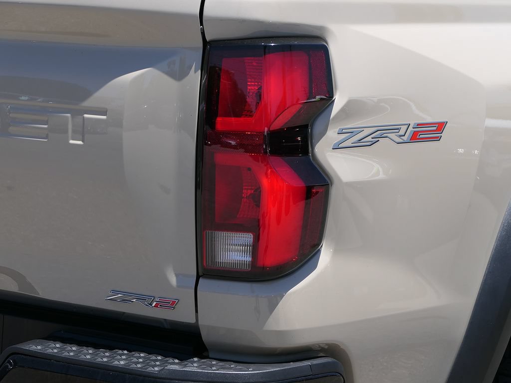 Used 2024 Chevrolet Colorado ZR2 w/ Technology Package AWD/4WD image 5