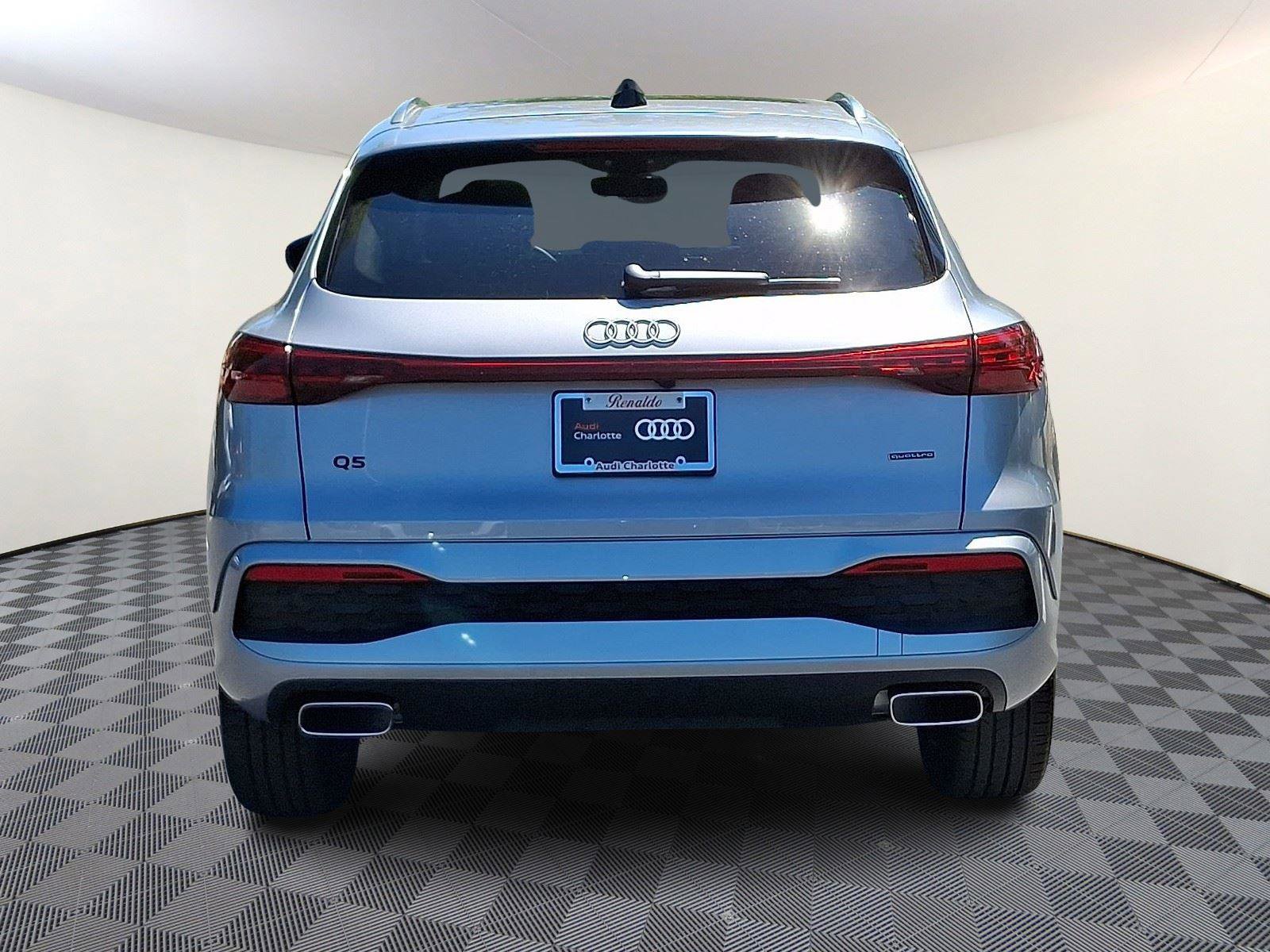 Used 2025 Audi Q5 Premium Plus w/ Premium Plus AWD/4WD image 5