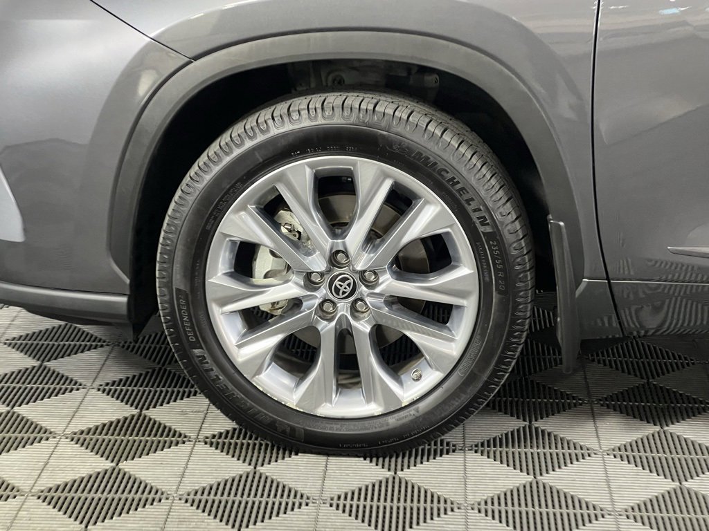 Used 2023 Toyota Highlander Limited image 8